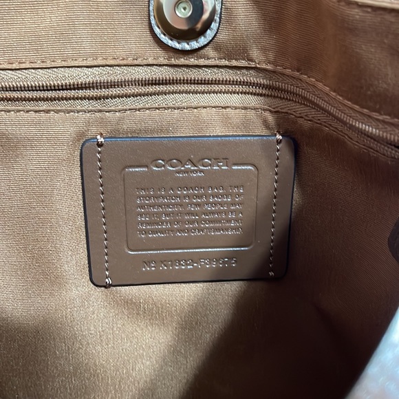 COPY - Genuine Coach Derby Tote in Rose Gold - Picture 6 of 7